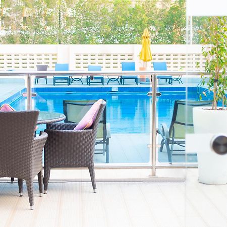 Crowne Plaza Jeddah By Ihg Hotel Ngoại thất bức ảnh The pool at the hotel