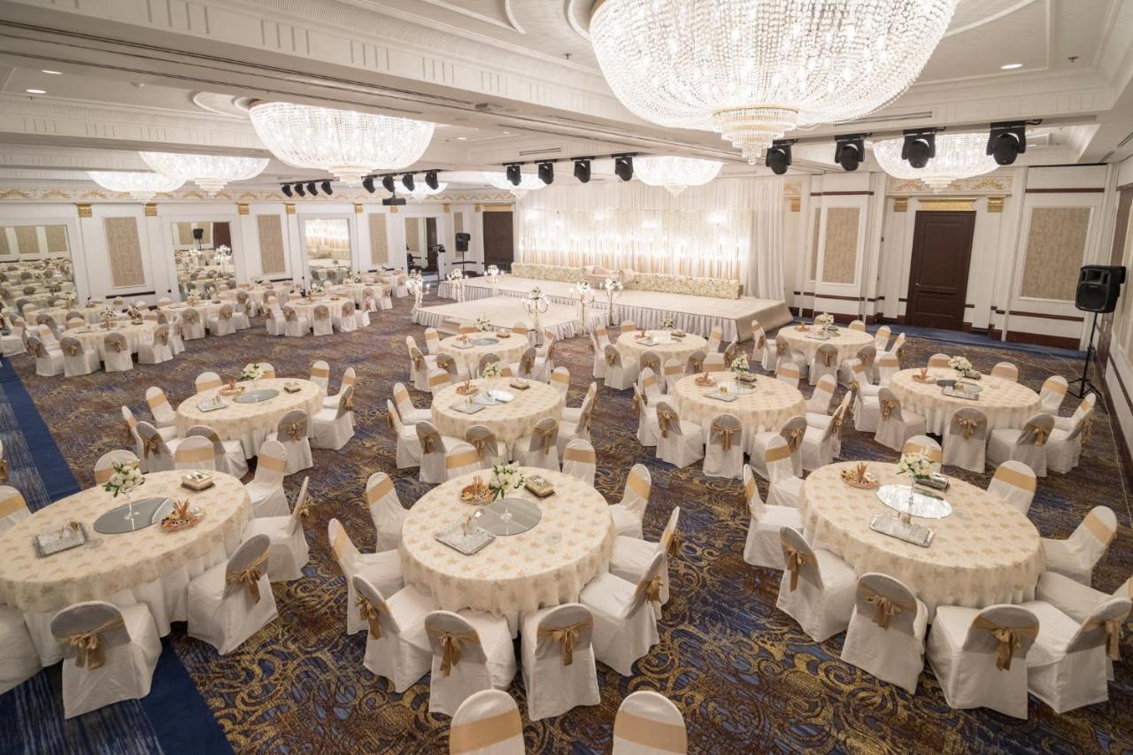 Crowne Plaza Jeddah By Ihg Hotel Ngoại thất bức ảnh The ballroom of the hotel