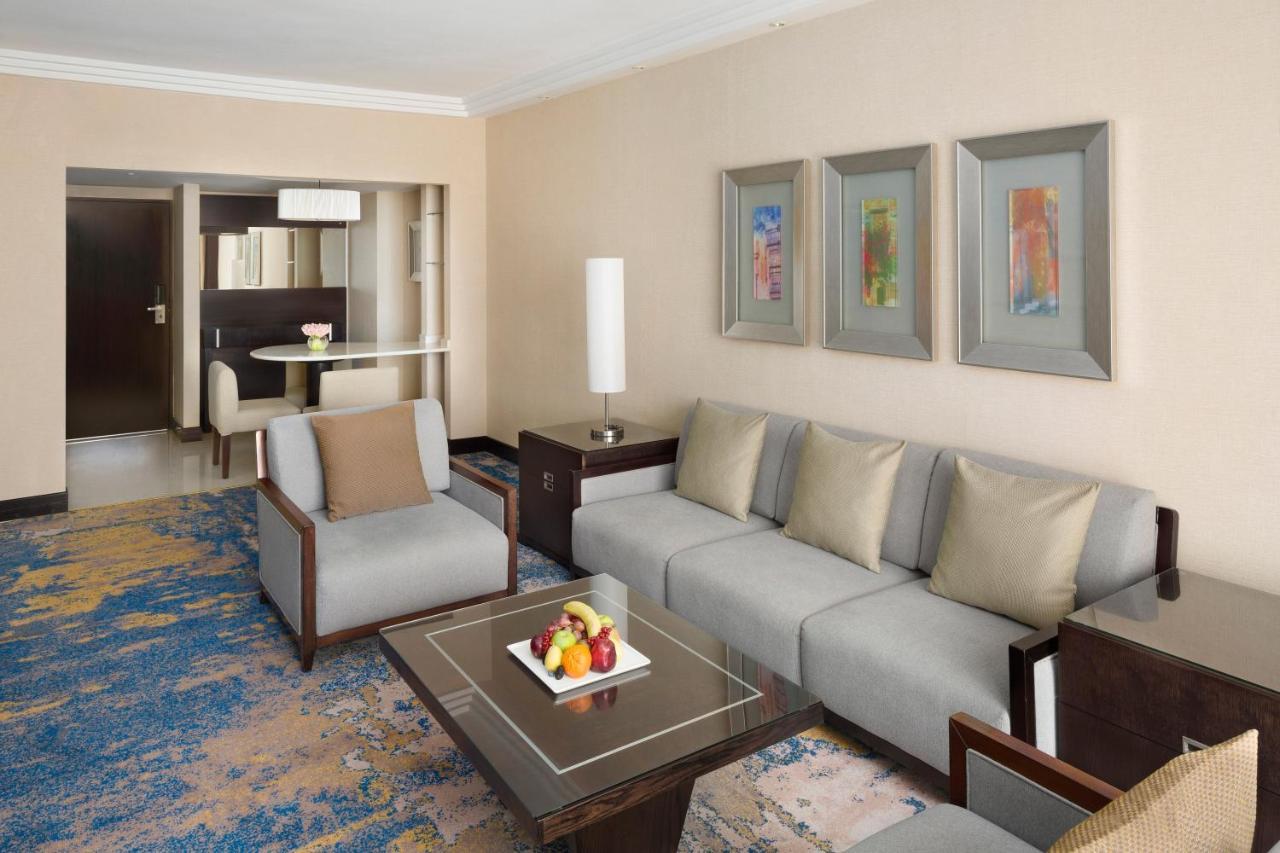 Crowne Plaza Jeddah By Ihg Hotel Ngoại thất bức ảnh A living room in a suite at the MGM Grand