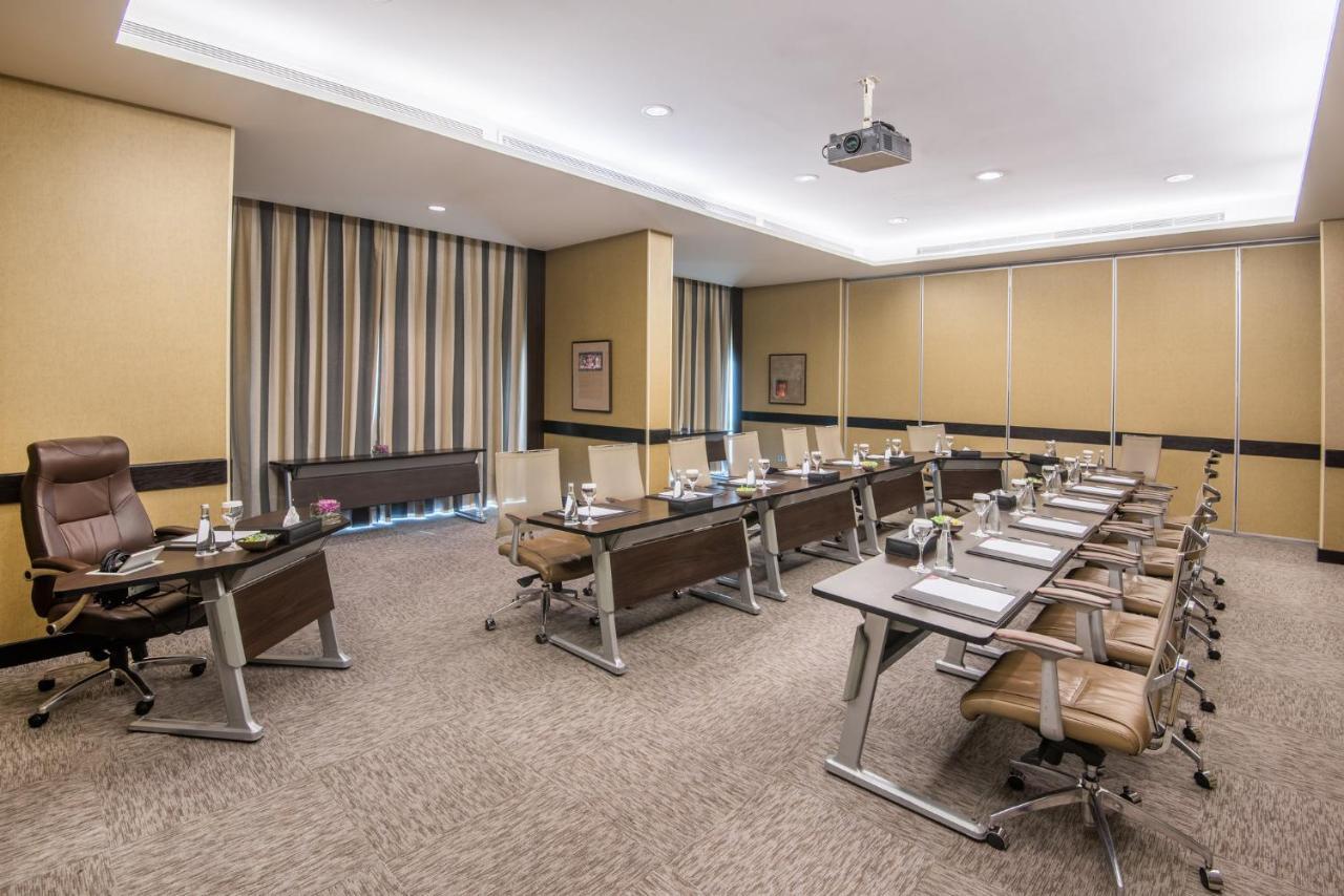 Crowne Plaza Jeddah By Ihg Hotel Ngoại thất bức ảnh Meeting room